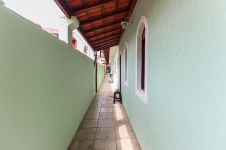 Casa à venda com 250m², 3 quartos e 4 vagasCorredor Externo