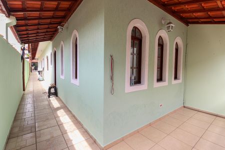 Casa à venda com 250m², 3 quartos e 4 vagasCorredor Externo