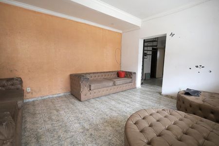 Casa à venda com 200m², 6 quartos e 1 vagaSala