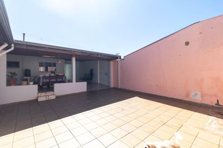 Casa à venda com 140m², 3 quartos e 2 vagasQuintal