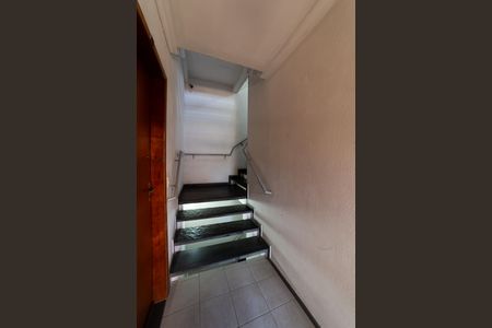 Apartamento à venda com 54m², 2 quartos e 1 vagaEscada