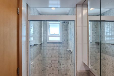 Apartamento à venda com 130m², 3 quartos e 4 vagasBanheiro da Suíte 2