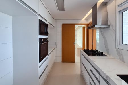 Apartamento à venda com 130m², 3 quartos e 4 vagasCozinha 