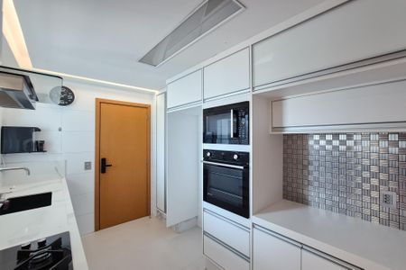 Apartamento à venda com 130m², 3 quartos e 4 vagasCozinha 