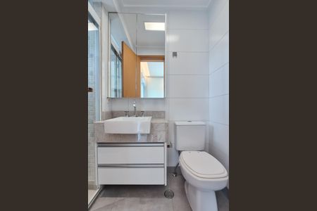 Apartamento à venda com 130m², 3 quartos e 4 vagasBanheiro da Suíte 2