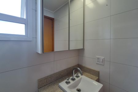 Apartamento à venda com 130m², 3 quartos e 4 vagasBanheiro da Suíte 1