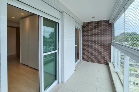 Apartamento à venda com 130m², 3 quartos e 4 vagasVaranda da suíte 1 e 2