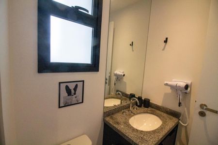 Banheiro de kitnet/studio à venda com 1 quarto, 23m² em Santo Amaro, São Paulo