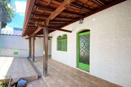 Casa para alugar com 344m², 3 quartos e 2 vagasEntrada