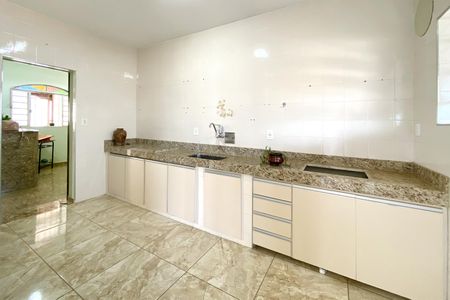 Casa para alugar com 344m², 3 quartos e 2 vagasCozinha