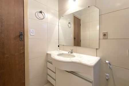 Casa para alugar com 344m², 3 quartos e 2 vagasBanheiro Social