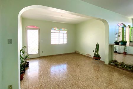 Sala de casa para alugar com 3 quartos, 344m² em Nova Vista, Belo Horizonte