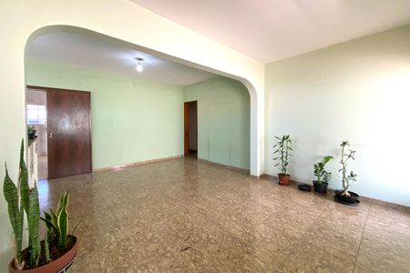 Sala de casa para alugar com 3 quartos, 344m² em Nova Vista, Belo Horizonte