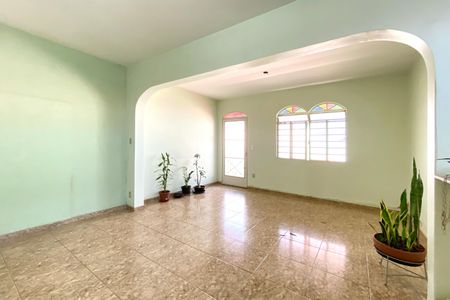 Casa para alugar com 344m², 3 quartos e 2 vagasSala