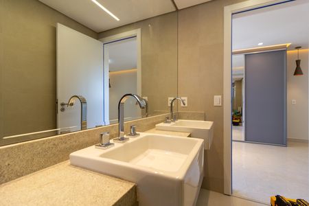 Apartamento à venda com 186m², 4 quartos e 3 vagas Apartamento à venda com 186m², 4 quartos e 3 vagasBanheiro da Suíte 2