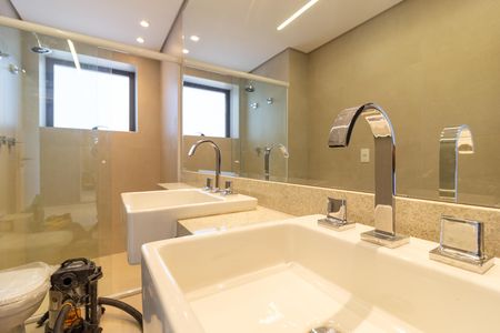Apartamento à venda com 186m², 4 quartos e 3 vagas Apartamento à venda com 186m², 4 quartos e 3 vagasBanheiro da Suíte 2