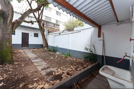 Casa à venda com 330m², 2 quartos e 2 vagas Casa à venda com 330m², 2 quartos e 2 vagasQuintal