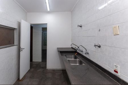 Casa à venda com 330m², 2 quartos e 2 vagas Casa à venda com 330m², 2 quartos e 2 vagasCozinha