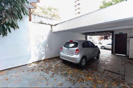 Casa à venda com 330m², 2 quartos e 2 vagas Casa à venda com 330m², 2 quartos e 2 vagasGaragem
