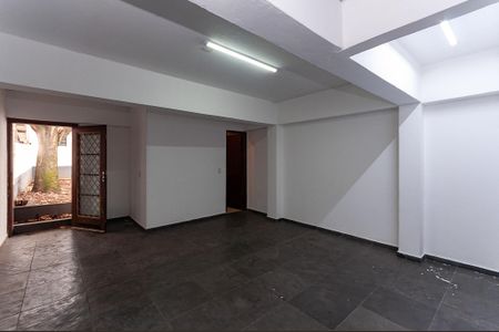 Casa à venda com 330m², 2 quartos e 2 vagas Casa à venda com 330m², 2 quartos e 2 vagasSala