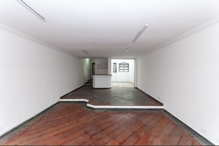 Casa à venda com 330m², 2 quartos e 2 vagas Casa à venda com 330m², 2 quartos e 2 vagasSala