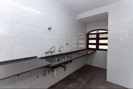 Casa à venda com 330m², 2 quartos e 2 vagas Casa à venda com 330m², 2 quartos e 2 vagasCozinha
