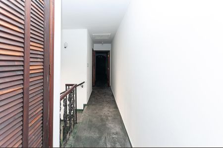 Casa à venda com 330m², 2 quartos e 2 vagas Casa à venda com 330m², 2 quartos e 2 vagasCorredor