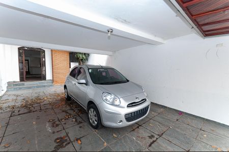 Casa à venda com 330m², 2 quartos e 2 vagas Casa à venda com 330m², 2 quartos e 2 vagasGaragem