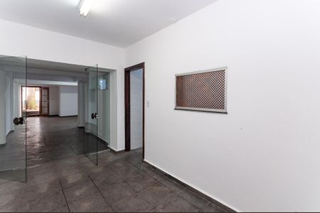 Casa à venda com 330m², 2 quartos e 2 vagas Casa à venda com 330m², 2 quartos e 2 vagasSala