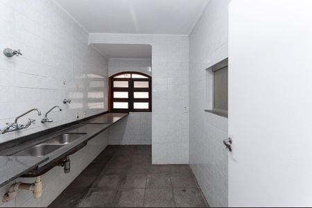 Casa à venda com 330m², 2 quartos e 2 vagas Casa à venda com 330m², 2 quartos e 2 vagasCozinha