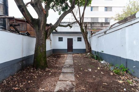 Casa à venda com 330m², 2 quartos e 2 vagas Casa à venda com 330m², 2 quartos e 2 vagasQuintal