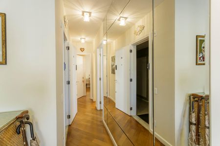 Apartamento para alugar com 130m², 2 quartos e 2 vagasCorredor