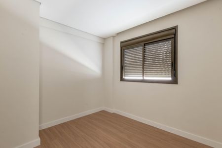 Apartamento à venda com 214m², 3 quartos e 2 vagas Apartamento à venda com 214m², 3 quartos e 2 vagasQuarto 1