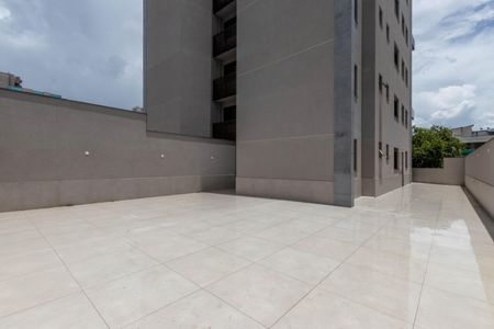 Apartamento à venda com 214m², 3 quartos e 2 vagas Apartamento à venda com 214m², 3 quartos e 2 vagasTerraço