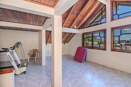 Casa à venda com 252m², 4 quartos e 2 vagas Casa à venda com 252m², 4 quartos e 2 vagasMezanino