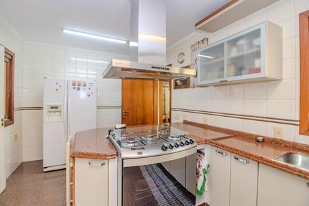 Casa à venda com 252m², 4 quartos e 2 vagas Casa à venda com 252m², 4 quartos e 2 vagasCozinha