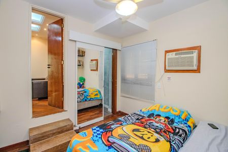 Casa à venda com 252m², 4 quartos e 2 vagas Casa à venda com 252m², 4 quartos e 2 vagasQuarto 1