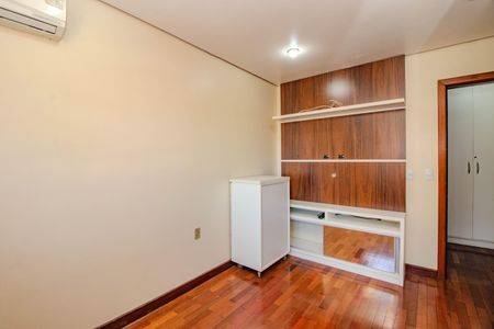 Casa à venda com 252m², 4 quartos e 2 vagas Casa à venda com 252m², 4 quartos e 2 vagasQuarto 3