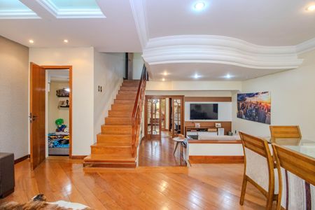 Casa à venda com 252m², 4 quartos e 2 vagas Casa à venda com 252m², 4 quartos e 2 vagasSala