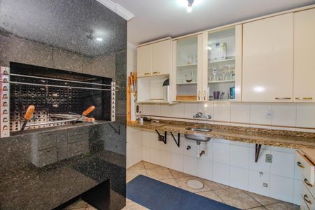 Casa à venda com 252m², 4 quartos e 2 vagas Casa à venda com 252m², 4 quartos e 2 vagasEspaço Gourmet