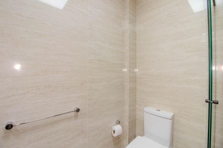 Casa à venda com 252m², 4 quartos e 2 vagas Casa à venda com 252m², 4 quartos e 2 vagasBanheiro Social