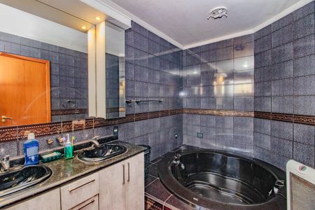 Casa à venda com 252m², 4 quartos e 2 vagas Casa à venda com 252m², 4 quartos e 2 vagasBanheiro da Suíte