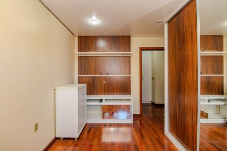 Casa à venda com 252m², 4 quartos e 2 vagas Casa à venda com 252m², 4 quartos e 2 vagasQuarto 3