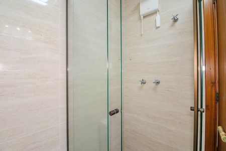 Casa à venda com 252m², 4 quartos e 2 vagas Casa à venda com 252m², 4 quartos e 2 vagasBanheiro Social