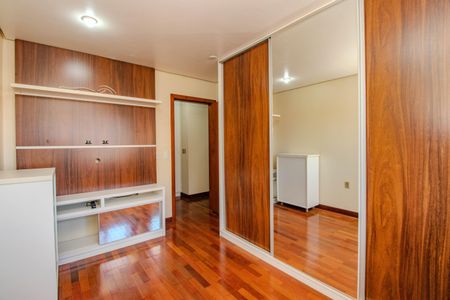 Casa à venda com 252m², 4 quartos e 2 vagas Casa à venda com 252m², 4 quartos e 2 vagasQuarto 3