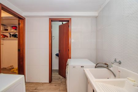 Casa à venda com 252m², 4 quartos e 2 vagas Casa à venda com 252m², 4 quartos e 2 vagasÁrea de Serviço