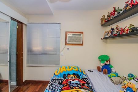 Casa à venda com 252m², 4 quartos e 2 vagas Casa à venda com 252m², 4 quartos e 2 vagasQuarto 1