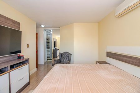 Casa à venda com 252m², 4 quartos e 2 vagas Casa à venda com 252m², 4 quartos e 2 vagasSuíte