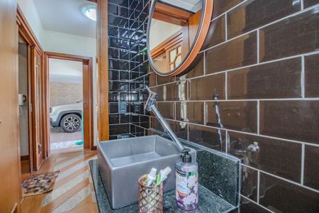 Casa à venda com 252m², 4 quartos e 2 vagas Casa à venda com 252m², 4 quartos e 2 vagasLavabo