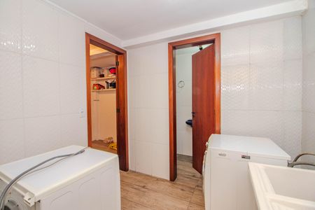 Casa à venda com 252m², 4 quartos e 2 vagas Casa à venda com 252m², 4 quartos e 2 vagasÁrea de Serviço